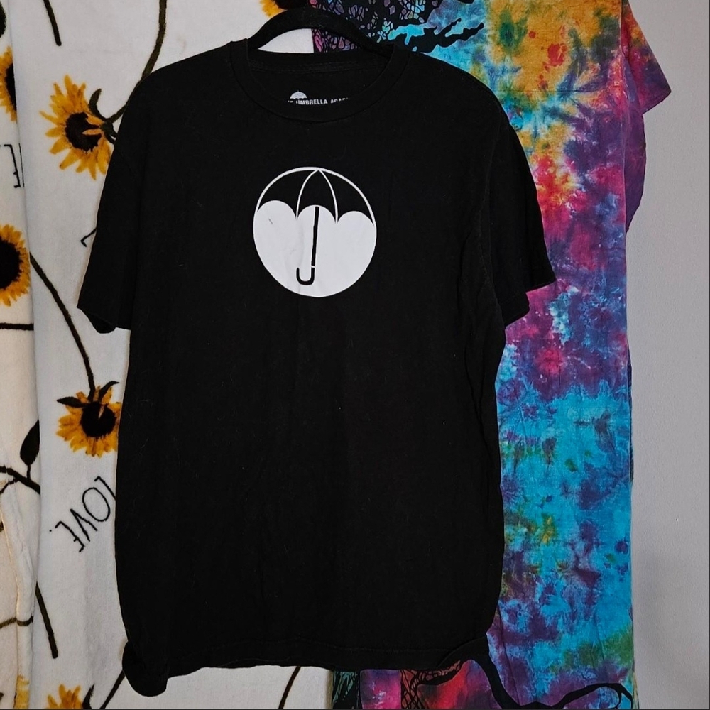 Umbrella Academy Netflix Black Logo T-Shirt Ripple Junction Men's LARGE